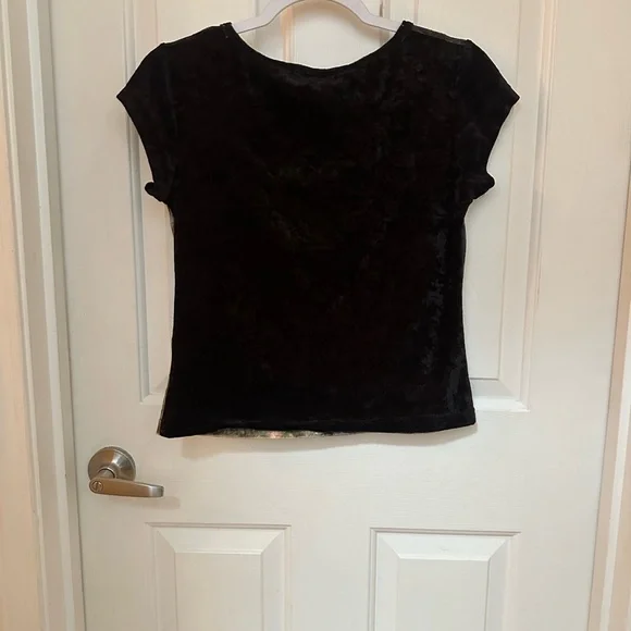 Black Short Sleeve Tee with Vintage Art Print - Picture 4 of 7